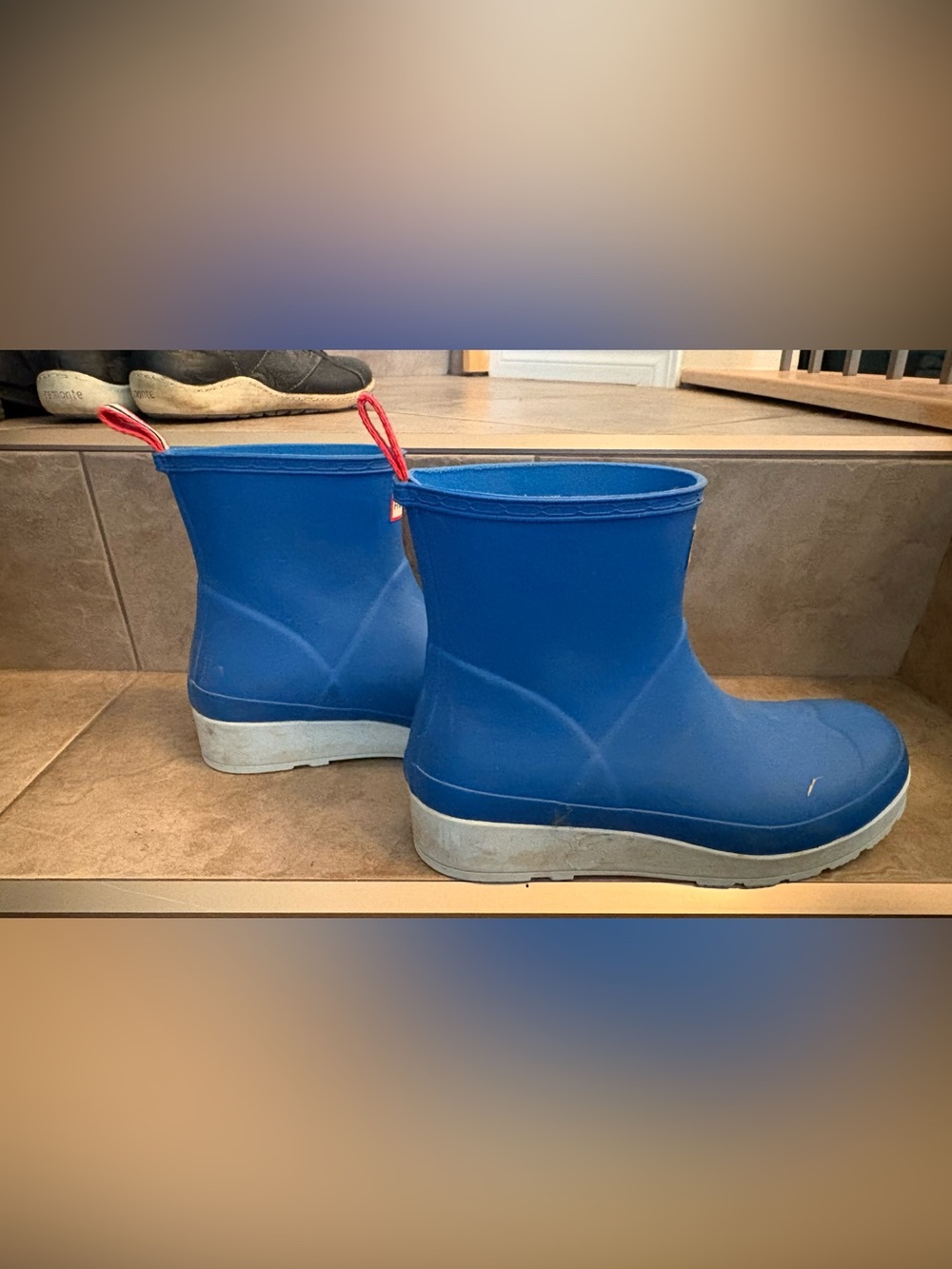 Hunter Tabitha Short Rain Boots in Blue with Red Pull Tabs